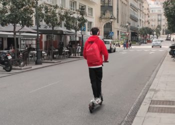 Multan a tres jóvenes en Vigo por conducir patinetes eléctricos bajo los efectos de las drogas