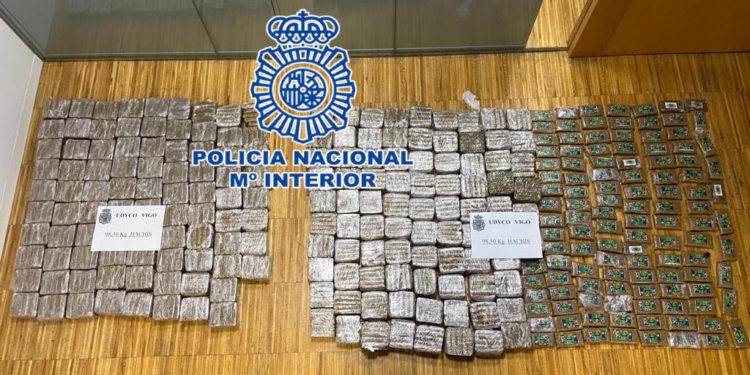 La Policía Nacional de Vigo interviene 100 kilos de hachís escondidos en dos coches
