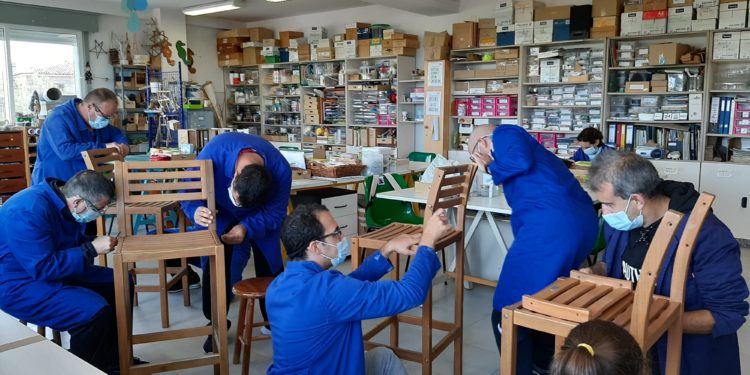 El centro comercial Travesía y Aspanaex crean con materiales reciclados un espacio por la inclusión