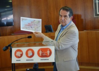 Caballero estalla contra los rellenos en la ría de Vigo: «Las alarmas están encendidas»