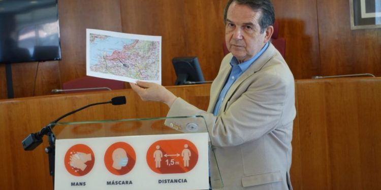 Caballero estalla contra los rellenos en la ría de Vigo: «Las alarmas están encendidas»