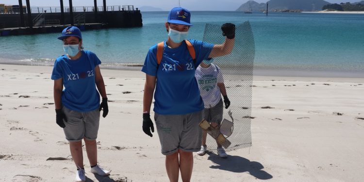 Batalla contra los residuos marinos en el paraíso de Vigo