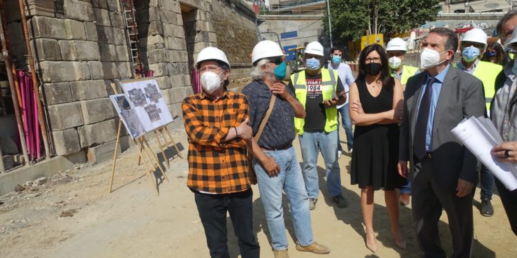 Caballero reclama las piedras “robadas” de la fachada de la estación: “Acabaremos sabiendo quién las tiene”