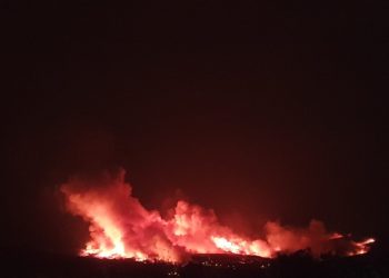 Un rayo origina el primer gran incendio forestal del año con 250 hectáreas afectadas en Salvaterra, Mondariz y Covelo