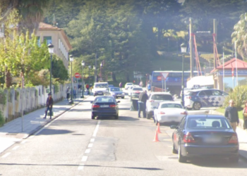 Denunciado un joven en Vigo por circular en sentido contrario junto a la Jefatura de la Policía Local