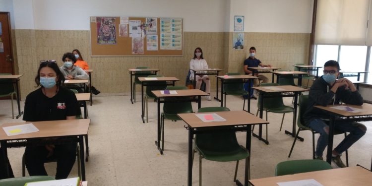 Galicia prevé iniciar el próximo curso escolar con mascarillas y distancia de 1,2 metros