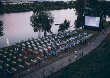 O paseo fluvial de Tui volve converterse nun cine ao aire libre