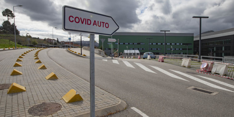 Las PCR gratuitas para acceder al ocio nocturno en Galicia, en farmacias y cribados