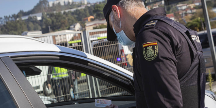 Detenidas dos mujeres por asaltar cinco viviendas de Vigo usando diferentes métodos