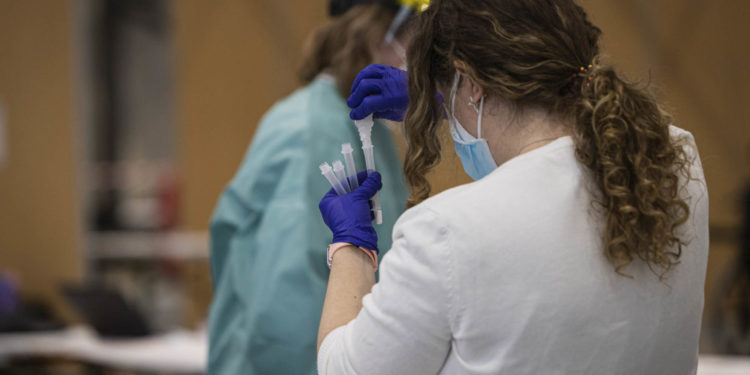 El área de Vigo supera los 2.000 casos tras batir otro récord: 320 positivos en 24 horas