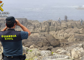 La Guardia Civil acusa a 10 furtivos de extraer media tonelada de percerbe entre Nigrán y A Guarda