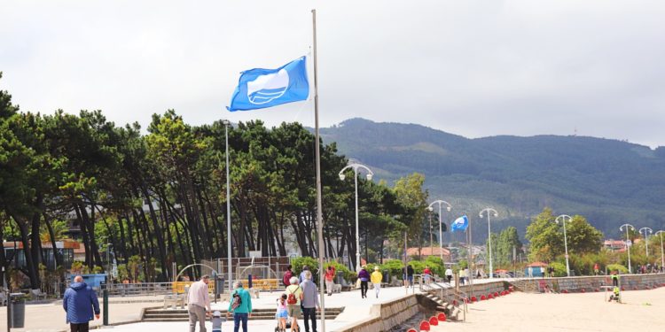 Las playas de Vigo ya presumen de sus banderas azules