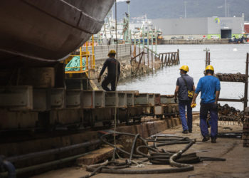 El «Hidria» vuelve a tocar el mar de Vigo