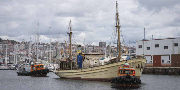 El «Hidria» vuelve a tocar el mar de Vigo