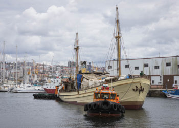 El «Hidria» vuelve a tocar el mar de Vigo