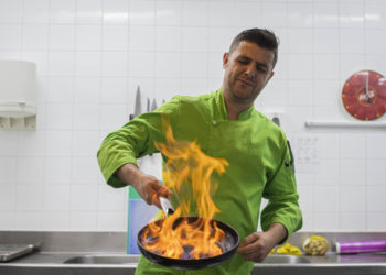 El chef Alberto Riveiro, a los fogones del Círculo de Empresarios de Galicia