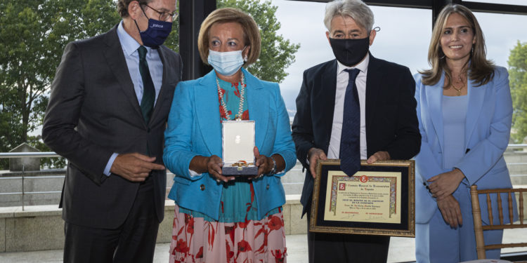 Vigo homenajea a su «servidor» Carlos Mantilla