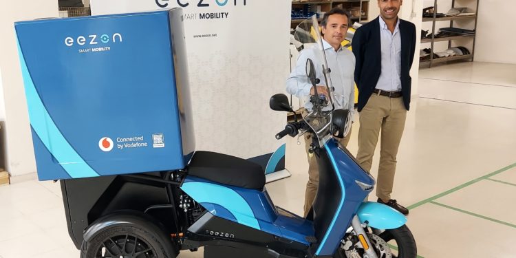 Alianza estratégica de la viguesa eezon con Vodafone para sus motos inteligentes