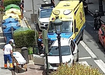 La Policía auxilia en Vigo a un niño que sufrió convulsiones cuando iba en coche con su madre