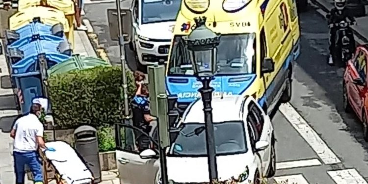 La Policía auxilia en Vigo a un niño que sufrió convulsiones cuando iba en coche con su madre