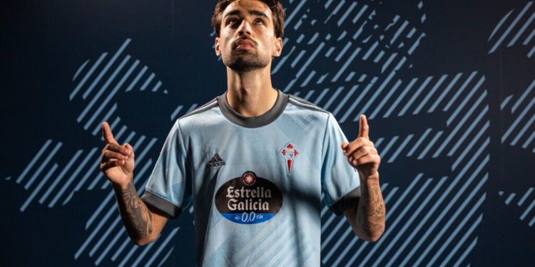 El Celta presenta su nueva camiseta y mantiene la incógnita sobre la segunda equipación