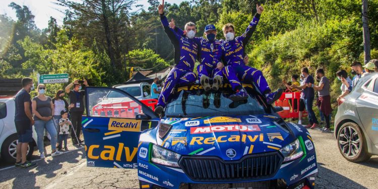 “Cohete” Suárez gana con autoridad el Rallye Rías Baixas