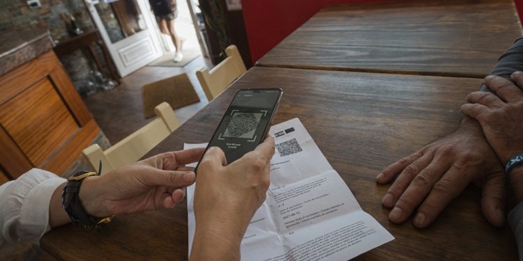«Las pruebas en la hostelería es la solución menos mala, la otra es cerrar»