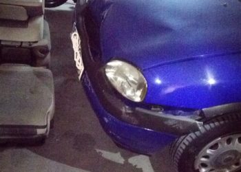 Una conductora ebria y sin carné choca con dos turismos aparcados en Vigo y trata de huir