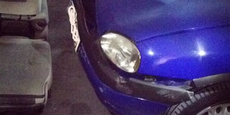 Una conductora ebria y sin carné choca con dos turismos aparcados en Vigo y trata de huir