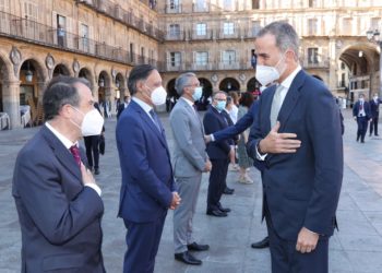 Abel Caballero, ante Felipe VI y los presidentes: «Trabajamos desde la lealtad y la cooperación”