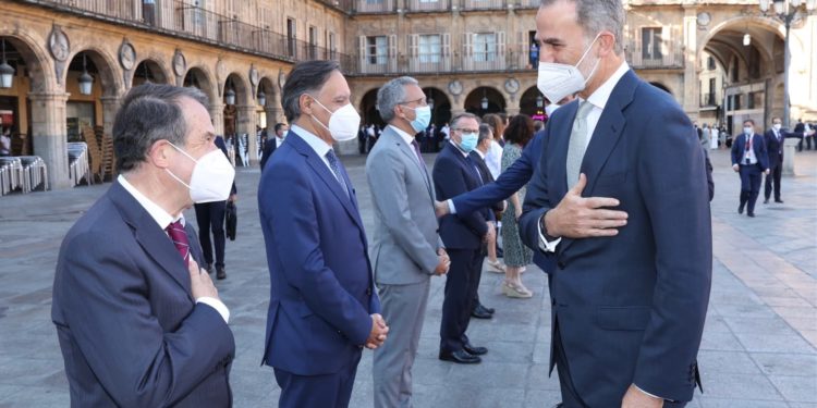 Abel Caballero, ante Felipe VI y los presidentes: «Trabajamos desde la lealtad y la cooperación”