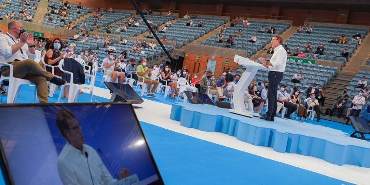 Feijóo refuerza al vigués Julio García Comesaña en la estructura del PPdeG
