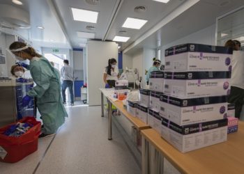 El cribado móvil del Náutico detecta 16 positivos