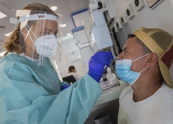 El cribado móvil del Náutico detecta 16 positivos