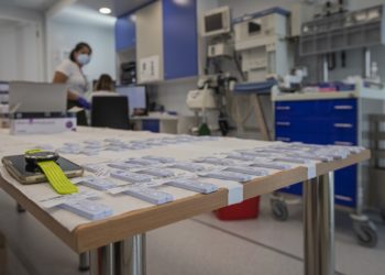 El cribado móvil del Náutico detecta 16 positivos