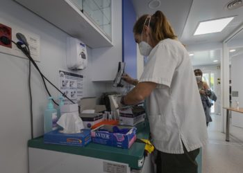 El cribado móvil del Náutico detecta 16 positivos