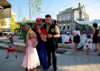 Gondomar sorrí e baila co seu Entroido de Verán