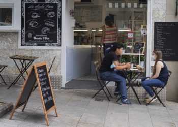Feijóo avanza la opción de pruebas en hostelería para no cerrar en riesgo alto