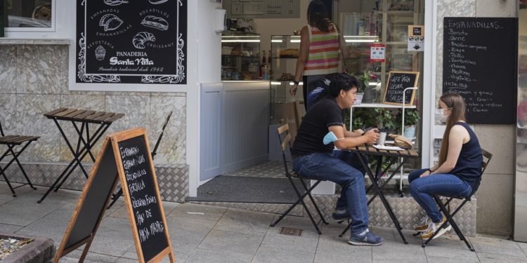Feijóo avanza la opción de pruebas en hostelería para no cerrar en riesgo alto