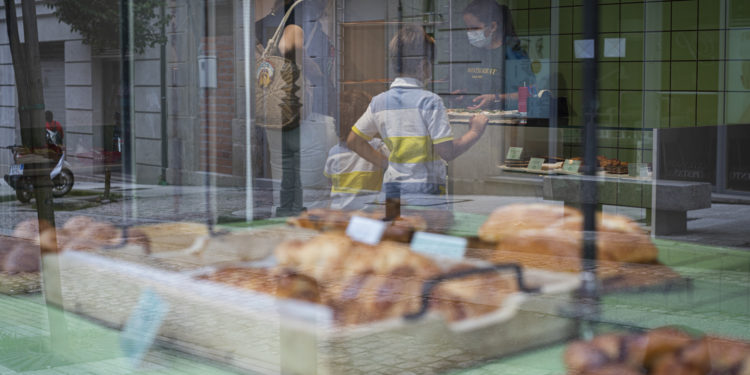 Sanidade impone certificado o PCR para entrar en la hostelería de Vigo y de cinco concellos del área