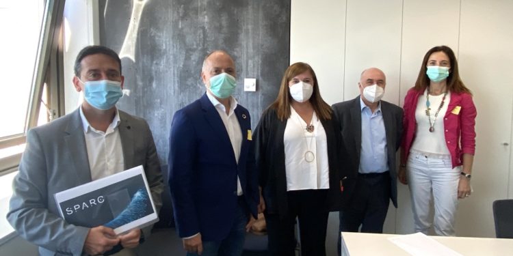 Zona Franca presenta el proyecto de fábrica de circuitos fotónicos al Gobierno