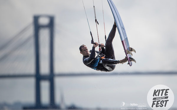 El KiteFest Cesantes «vuela» sobre la ría de Vigo