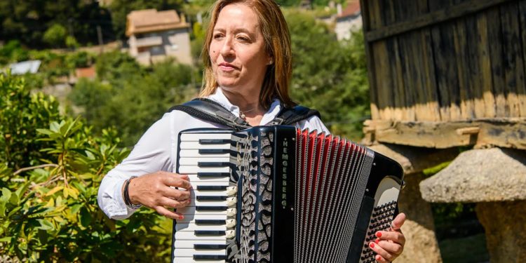 O Festival de Cans otorga chimpíns honoríficos a Marisol González e a Tamar Novas