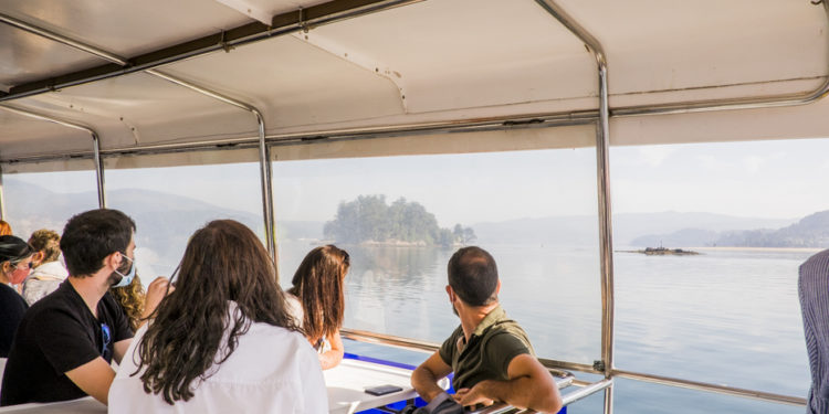 Sinsal ofrece un paseo en catamarán por San Simón con estrea de álbum de artista secreto