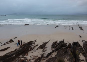 Rescatado un windsurfista en Patos