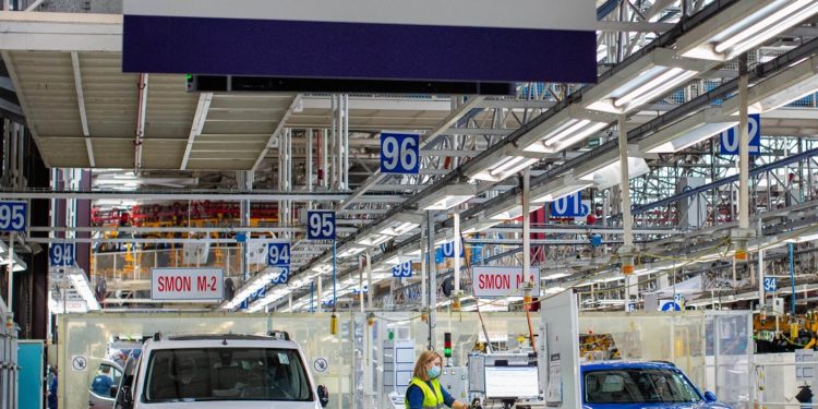 Stellantis Vigo, obligada a dos nuevas paradas por falta de microchips