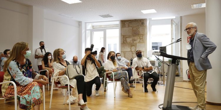 O balonmán rende unha homenaxe sorpresa a Fran Teixeira