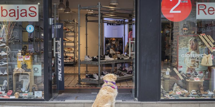 La Xunta apunta al foco de contagios en calles y domicilios «a partir de determinadas horas»