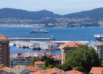 Escala imprevista en Vigo del lujoso «World Explorer», especializado en viajes al Ártico y Antártico