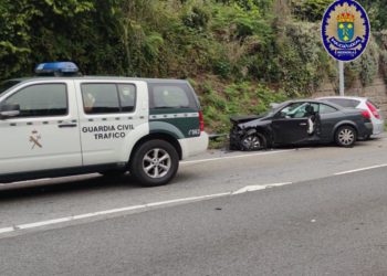 Cuatro personas heridas en Redondela al colisionar tres vehículos